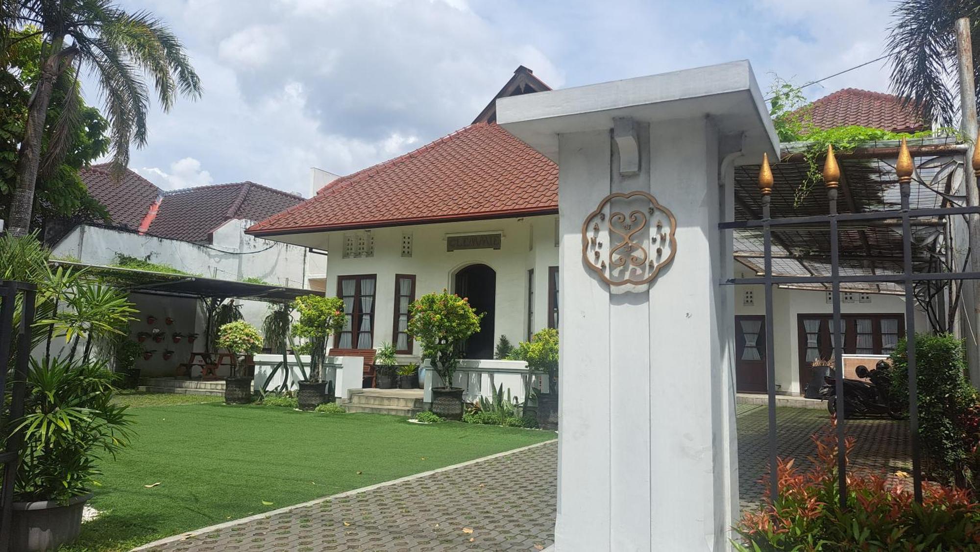 Clemmie Huis Yogyakarta Exterior photo